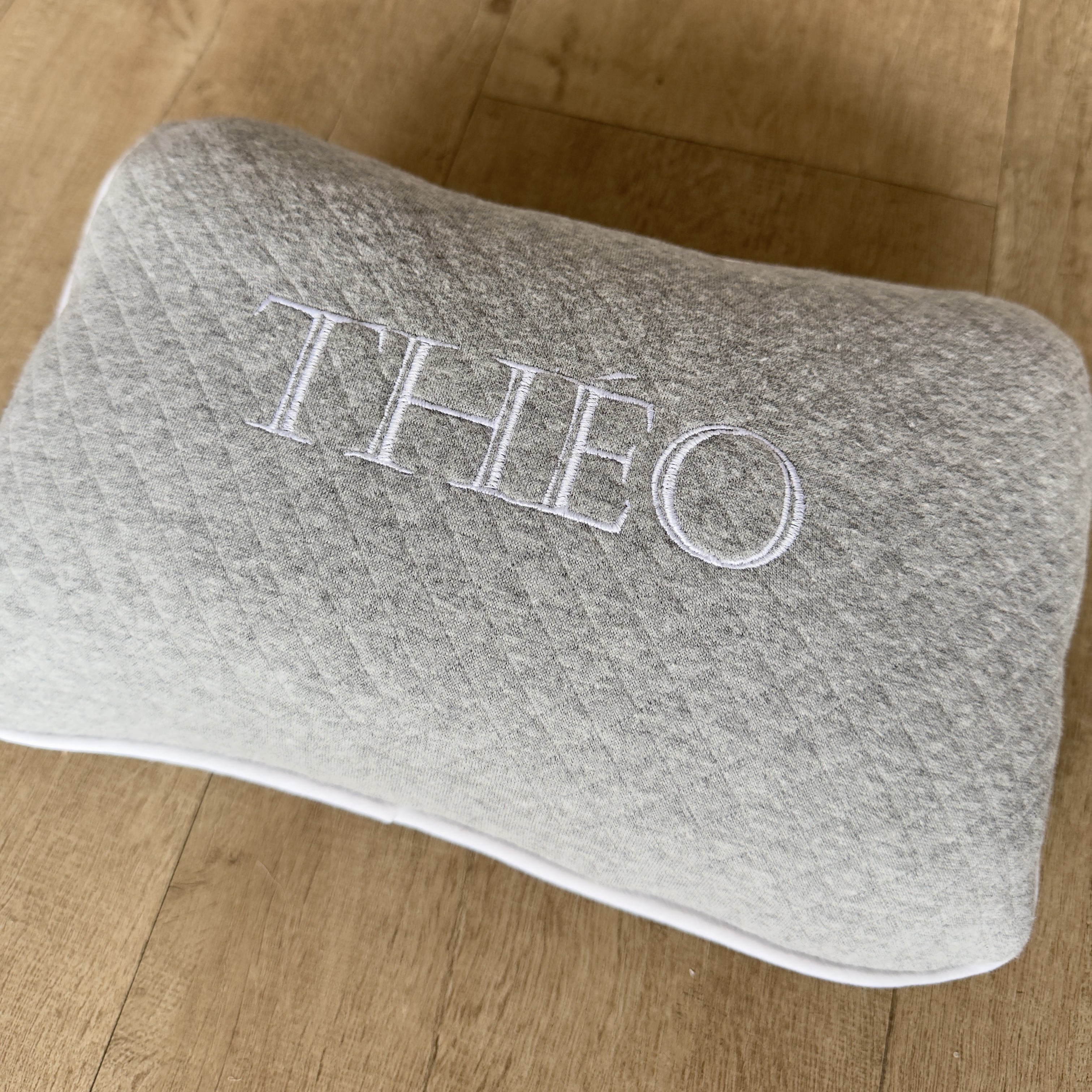 JÁ PERSONALIZADO - Theo - Almofadinha mini matelasse cinza